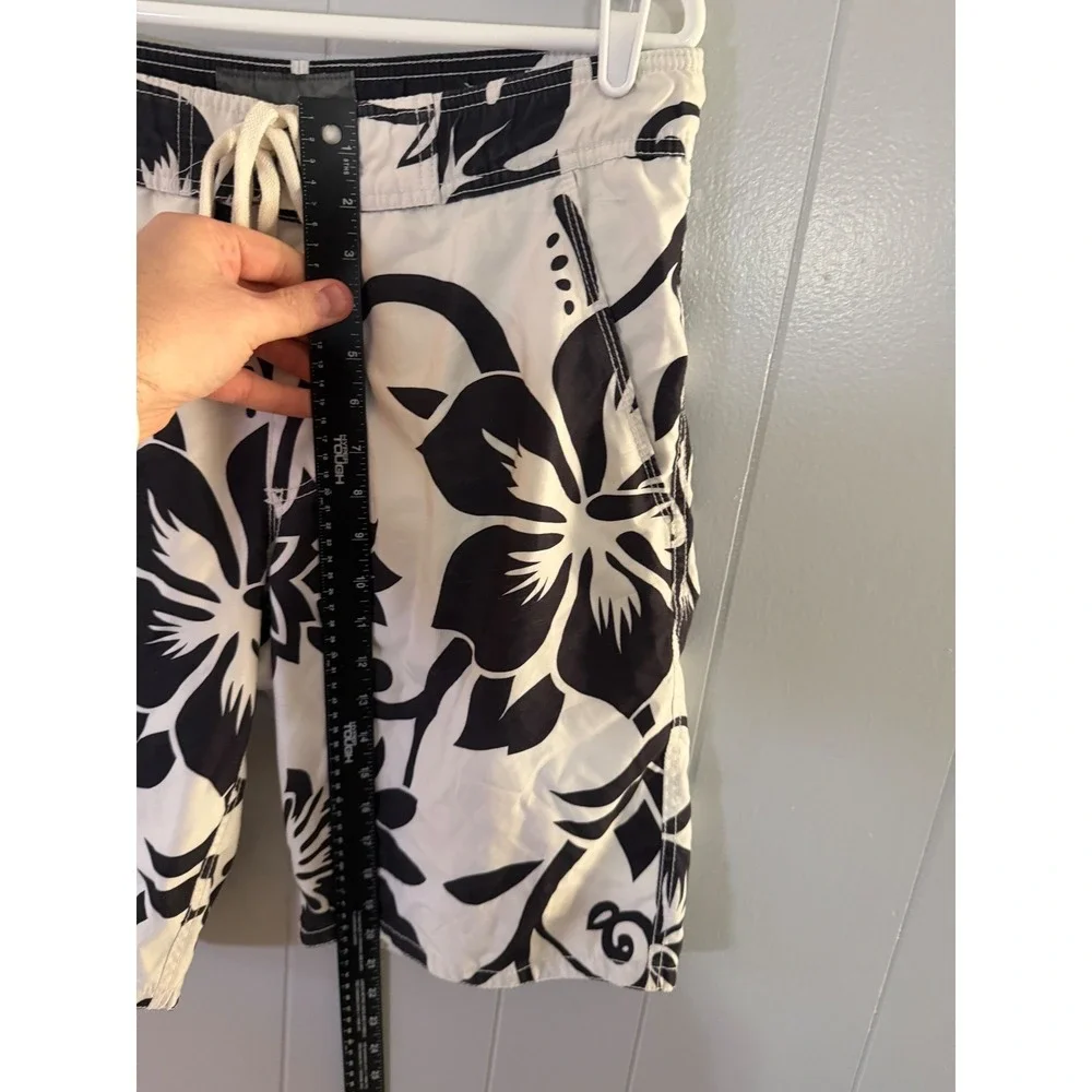 Old Navy Board Shorts Mens 32 Floral Hibiscus Black White Swim Trunks EUC